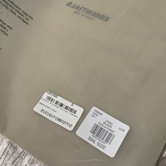 Fear of God Essentials Black Crewneck - Picture 10 of 10